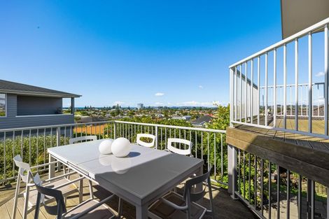 Photo of property in 60 Chesterfield Way, Orewa, 0931