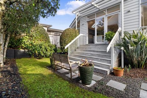 Photo of property in 35 Comins Crescent, Mission Bay, Auckland, 1071