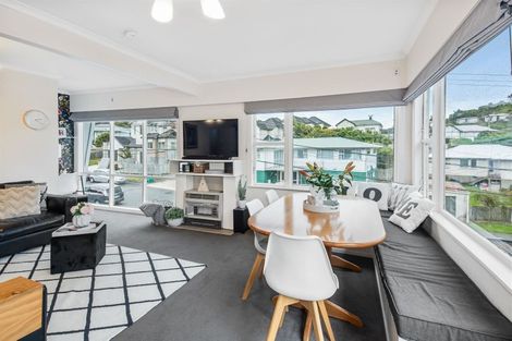 Photo of property in 19 Black Rock Road, Newlands, Wellington, 6037