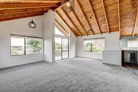 Photo of property in 2/13 Mana Esplanade, Paremata, Porirua, 5026