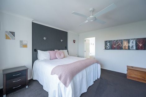 Photo of property in 23 Katania Heights, Brightwater, 7022