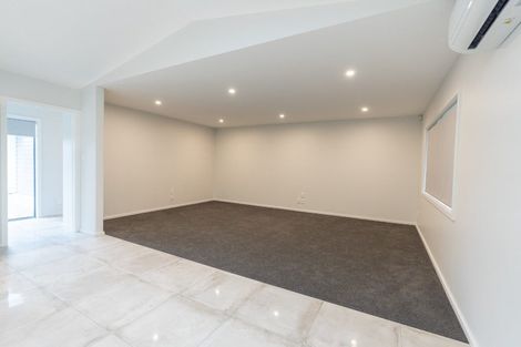Photo of property in 5a Woodstock Place, Hokowhitu, Palmerston North, 4410