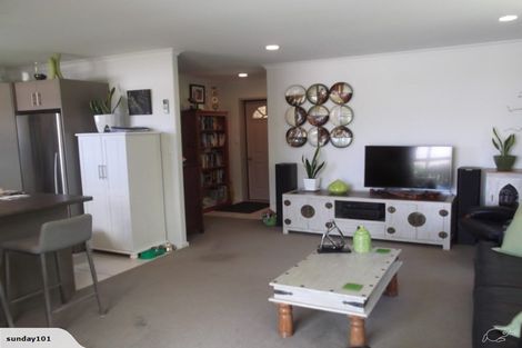 Photo of property in 32 Bateleur Close, Welcome Bay, Tauranga, 3112