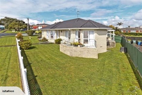 Photo of property in 2/5 Fenwick Avenue, Milford, Auckland, 0620