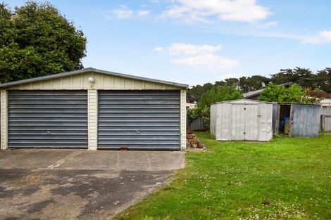 Photo of property in 8 Cousins Avenue East, Foxton Beach, Foxton, 4815