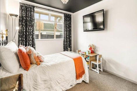 Photo of property in 12 Quo Vadis Place, Red Beach, 0932