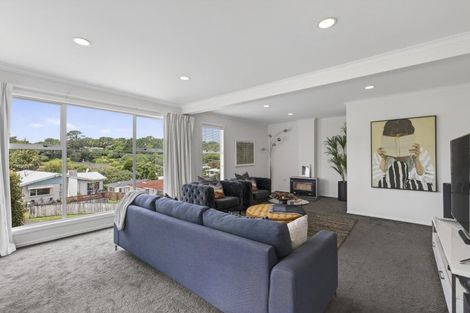 Photo of property in 5 Whitby Place, Westown, New Plymouth, 4310