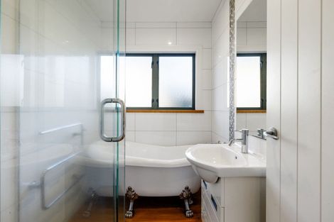 Photo of property in 16 Cranwell Place, Hillcrest, Hamilton, 3216