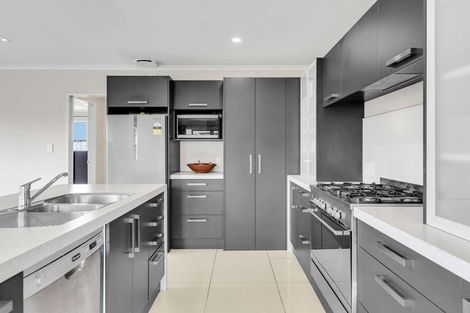 Photo of property in 5 Chestnut Close, Kelvin Grove, Palmerston North, 4414