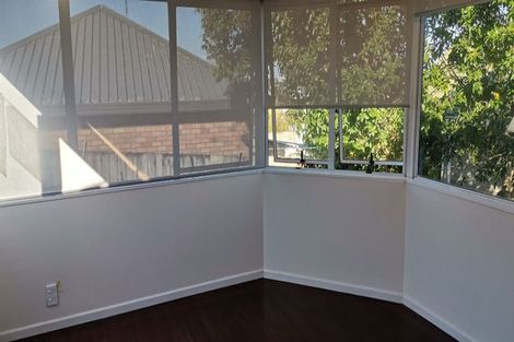 Photo of property in 2/15 Merton Avenue, Glenfield, Auckland, 0627