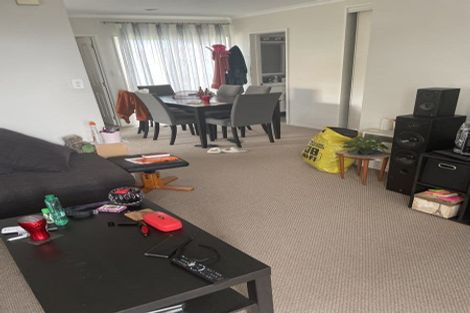 Photo of property in 18 Lorikeet Place, Unsworth Heights, Auckland, 0632