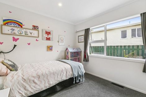 Photo of property in 22 Waiwera Crescent, Maupuia, Wellington, 6022