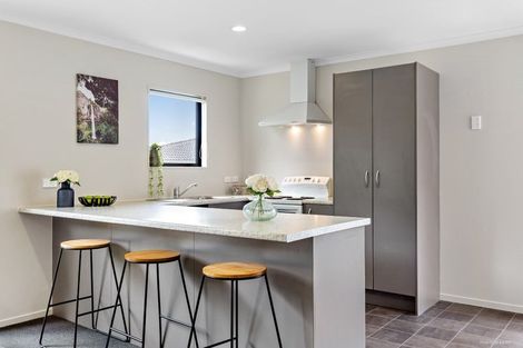 Photo of property in 28 Cedar Heights Avenue, Massey, Auckland, 0614