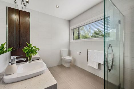 Photo of property in 44 Warman Road, Okura, Albany, 0792