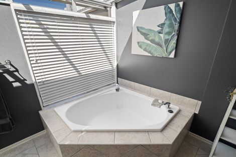 Photo of property in 38 John Downs Drive, Browns Bay, Auckland, 0630