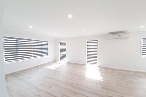 Photo of property in 16 Jane Maree Road, Kumeu, 0810