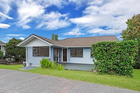 Photo of property in 26 Lambrown Drive, Totara Vale, Auckland, 0629