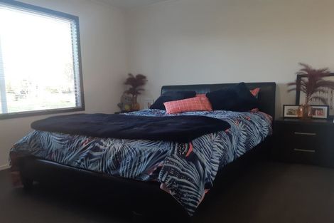 Photo of property in 16 Gloaming Place, Conifer Grove, Takanini, 2112