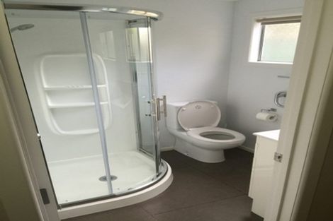 Photo of property in 14 Felstead Street, Birkenhead, Auckland, 0626