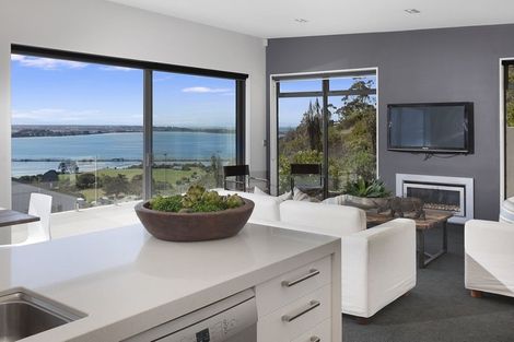 Photo of property in 8 Saint Remy Lane, Redcliffs, Christchurch, 8081