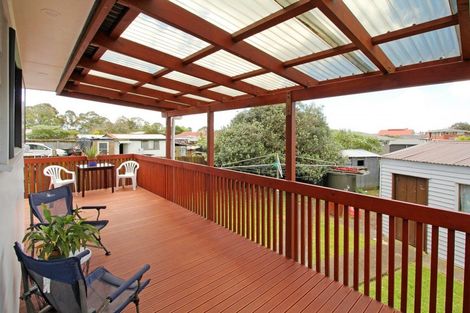 Photo of property in 9 Staverton Crescent, Mangere, Auckland, 2022