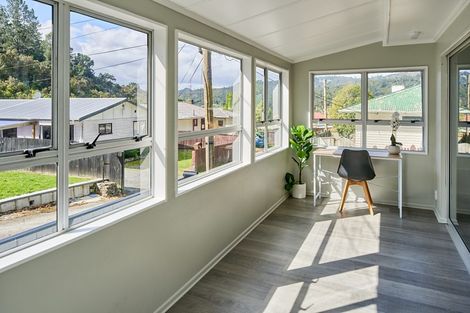 Photo of property in 2/22 Shackleton Grove, Stokes Valley, Lower Hutt, 5019