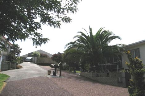 Photo of property in 2/57 Centorian Drive, Windsor Park, Auckland, 0632