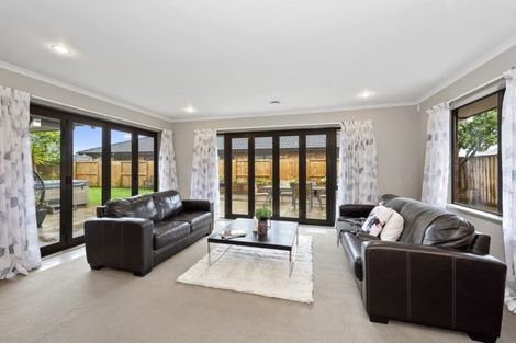 Photo of property in 6 Whitford Place, Rototuna North, Hamilton, 3210