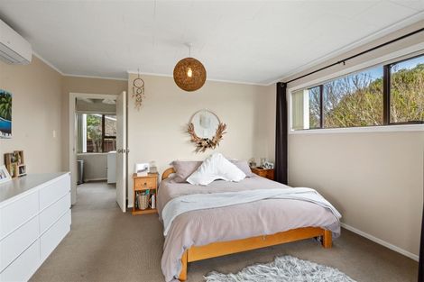 Photo of property in 1 Surf Road, Stanmore Bay, Whangaparaoa, 0932