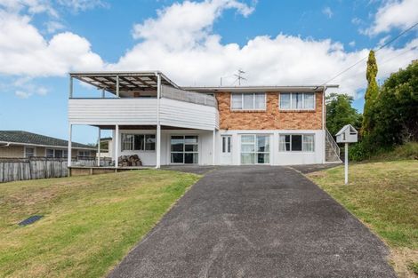 Photo of property in 1 Wakeling Avenue, Te Atatu South, Auckland, 0610