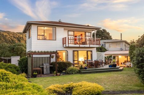 Photo of property in 1 Porter Place, Paekakariki, 5034