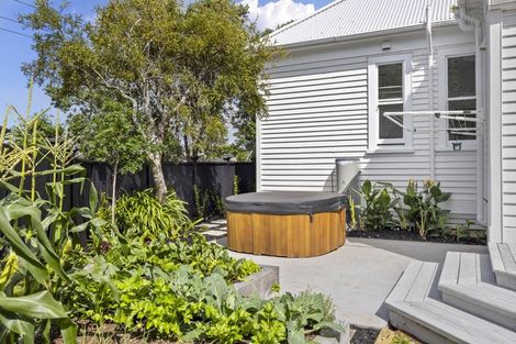 Photo of property in 329 Mangorei Road, Merrilands, New Plymouth, 4312