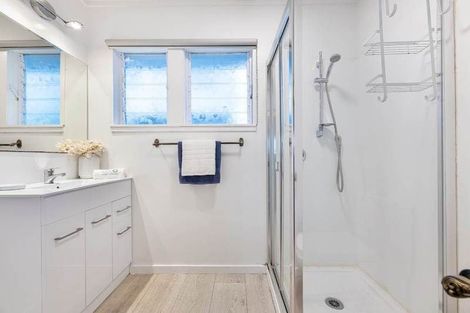 Photo of property in 2/90 Te Atatu Road, Te Atatu South, Auckland, 0610