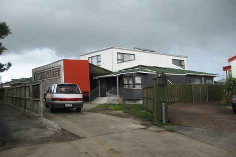 Photo of property in 13 Tyndrum Place, Highland Park, Auckland, 2010
