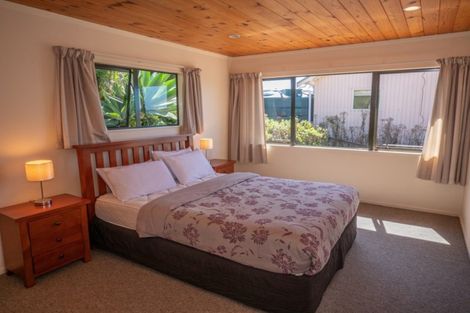 Photo of property in 33 Stratford Drive, Cable Bay, 0420