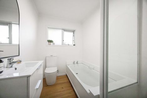 Photo of property in 2/14 Rowan Terrace, Te Atatu South, Auckland, 0610