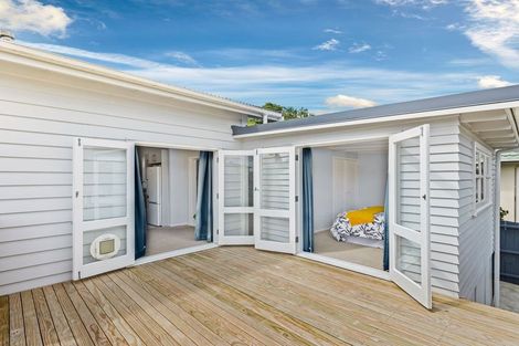 Photo of property in 11 Craigbank Avenue, New Lynn, Auckland, 0600