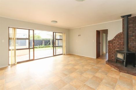 Photo of property in 16 Tainui Terrace, Inglewood, 4330