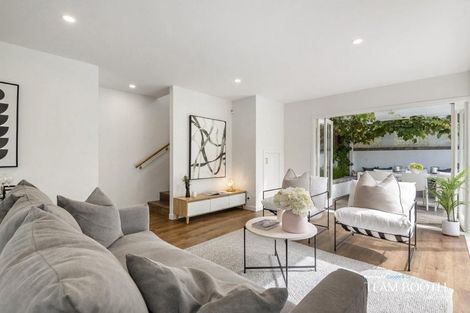 Photo of property in 2/22 Rangatira Road, Birkenhead, Auckland, 0626