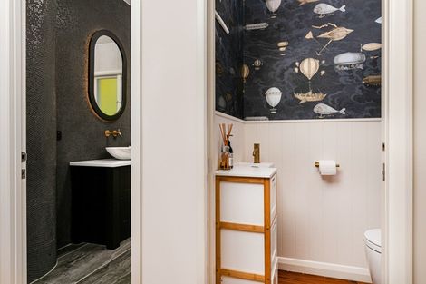 Photo of property in 1/27 Summer Street, Stanley Point, Auckland, 0624