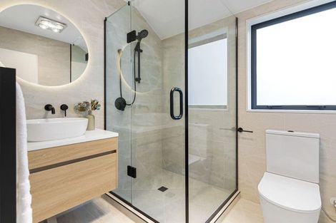 Photo of property in 121a Reeves Road, Pakuranga Heights, Auckland, 2010