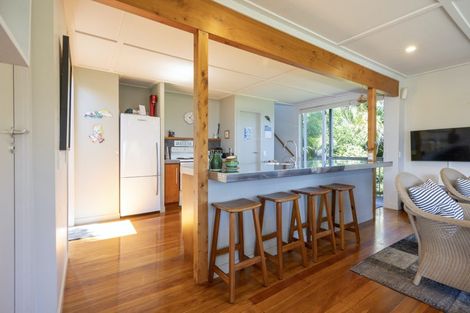 Photo of property in 61 Garden Road, Piha, 0772