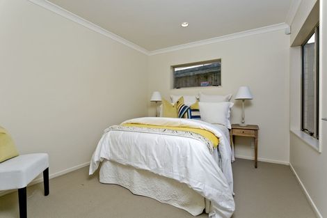 Photo of property in 2/11 Camelot Place, Glenfield, Auckland, 0629