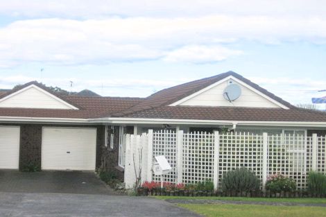 Photo of property in 2/10a Youngs Road, Papakura, 2110