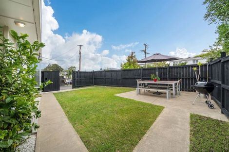 Photo of property in 1/32 Trinidad Road, Sunnynook, Auckland, 0620