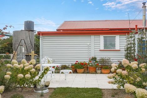 Photo of property in 10 Greenfield Street, Hector, 7822