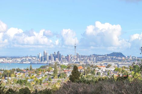 Photo of property in 99 Pupuke Road, Northcote, Auckland, 0627