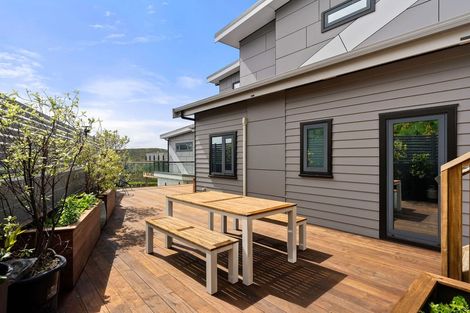 Photo of property in 35 Grumman Lane, Newlands, Wellington, 6037