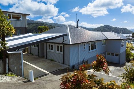 Photo of property in 34 Waikawa Road, Picton, 7220