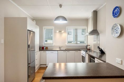 Photo of property in 24 Buscomb Avenue, Henderson, Auckland, 0610